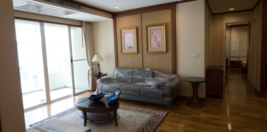 Condo in Watthana, Bangkok, Thailand, 2 bedrooms  № 161207