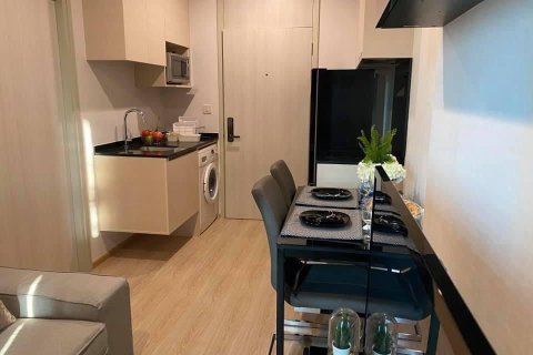 Studio dans le Condo à Huai Khwang, Bangkok, Thaïlande  № 172144