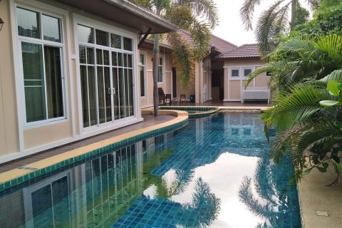 House in Pattaya, Thailand 4 bedrooms № 157469 - photo 4