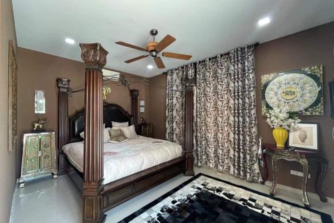 House in Pattaya, Thailand 5 bedrooms № 157466 - photo 5