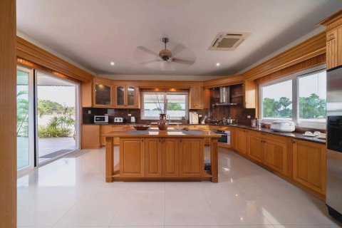 House in Pattaya, Thailand 5 bedrooms № 157466 - photo 12