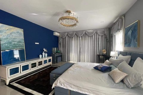 House in Pattaya, Thailand 5 bedrooms № 157466 - photo 2