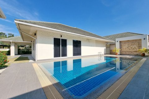 House in Pattaya, Thailand 2 bedrooms № 157463 - photo 16