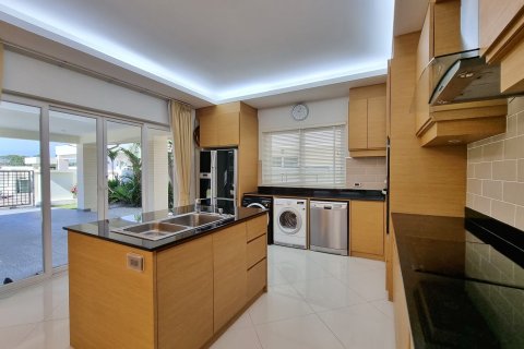 House in Pattaya, Thailand 2 bedrooms № 157463 - photo 12