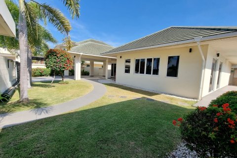 House in Pattaya, Thailand 2 bedrooms № 157463 - photo 15