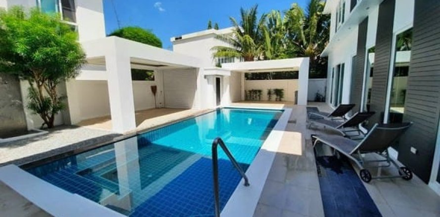 House in Pattaya, Thailand 5 bedrooms № 157465