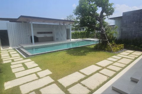 Villa in Pattaya, Thailand 4 bedrooms № 163926 - photo 1