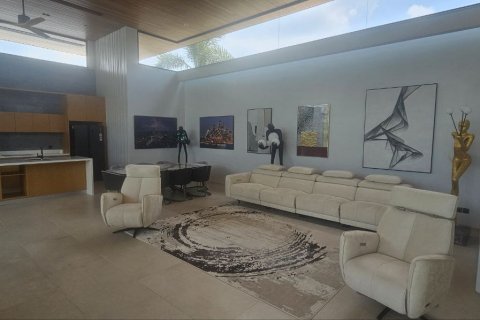 Villa in Pattaya, Thailand 4 bedrooms № 163926 - photo 6