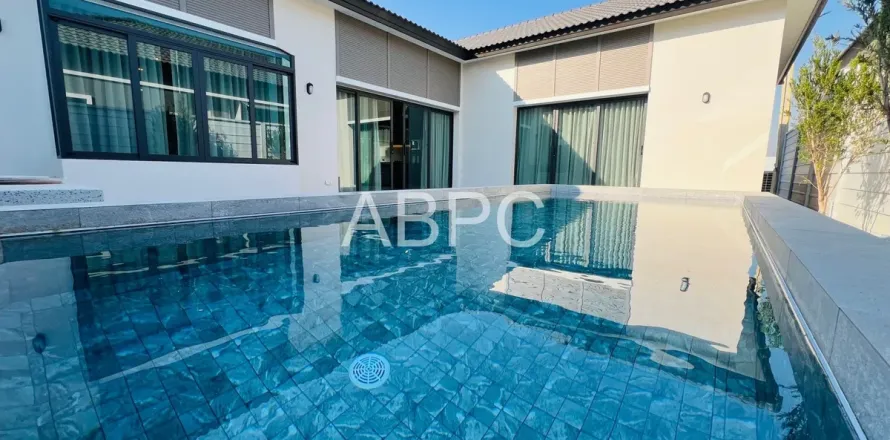 Casa de 3 dormitorios en Pattaya, Tailandia № 212024