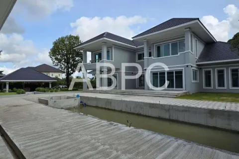 Casa de 6 dormitorios en Pattaya, Tailandia № 212027 - foto 3