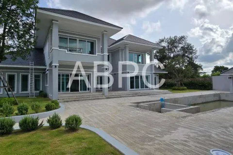 Casa de 6 dormitorios en Pattaya, Tailandia № 212027 - foto 13