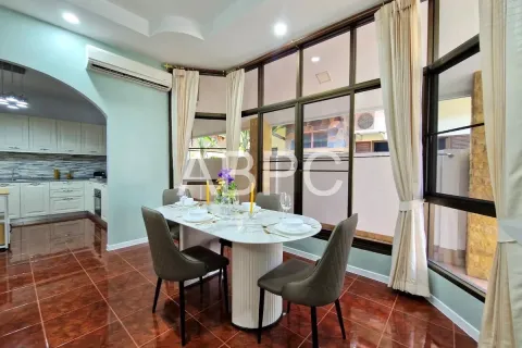 Casa de 3 dormitorios en Pattaya, Tailandia № 212028 - foto 4