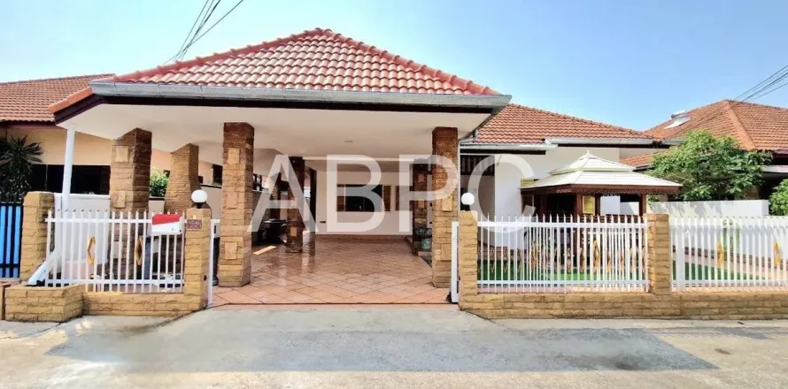 Casa de 3 dormitorios en Pattaya, Tailandia № 212028