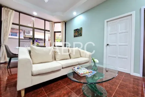 Casa de 3 dormitorios en Pattaya, Tailandia № 212028 - foto 6