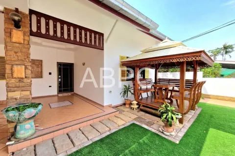 Casa de 3 dormitorios en Pattaya, Tailandia № 212028 - foto 11