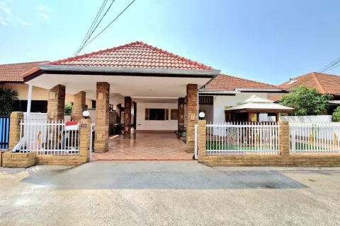 Casa de 3 dormitorios en Pattaya, Tailandia № 212028 - foto 16