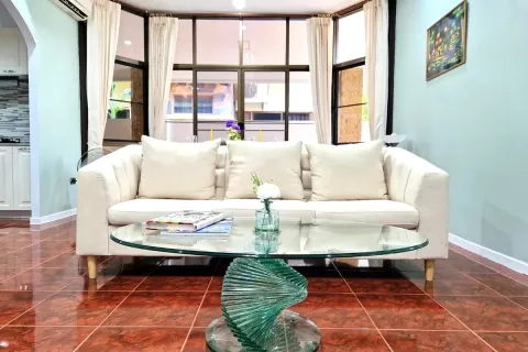 Casa de 3 dormitorios en Pattaya, Tailandia № 212028 - foto 17