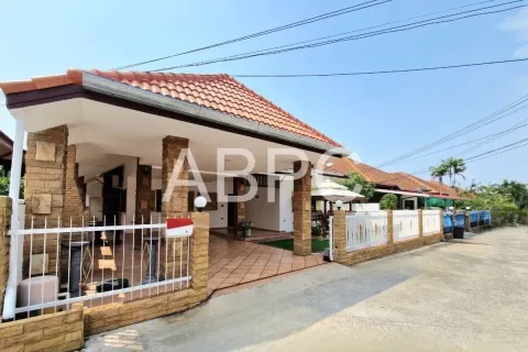 Casa de 3 dormitorios en Pattaya, Tailandia № 212028 - foto 12