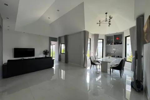 House in Pattaya, Thailand 3 bedrooms № 160245 - photo 2