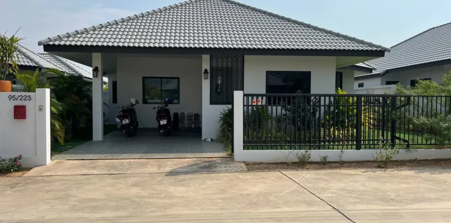 House in Pattaya, Thailand 3 bedrooms № 160245