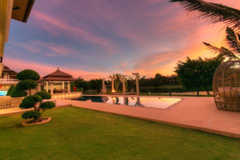 Villa in Phuket, Thailand 4 bedrooms № 160242 - photo 27