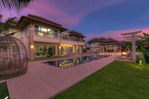 Villa in Phuket, Thailand 4 bedrooms № 160242 - photo 25