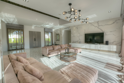 Villa in Phuket, Thailand 4 bedrooms № 160242 - photo 5