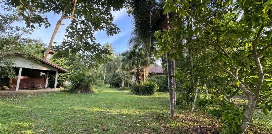 House in Ko Samui, Thailand 4 bedrooms № 160243