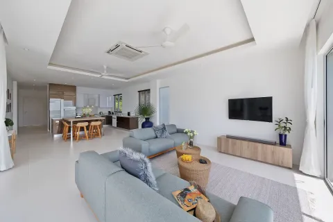 Villa in Chai Buri, Thailand 3 bedrooms № 160246 - photo 9