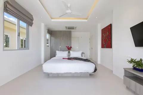 Villa in Chai Buri, Thailand 3 bedrooms № 160246 - photo 12