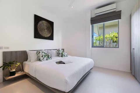 Villa in Chai Buri, Thailand 3 bedrooms № 160246 - photo 18