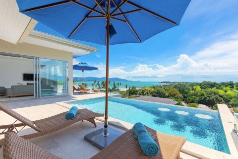 Villa in Chai Buri, Thailand 3 bedrooms № 160246