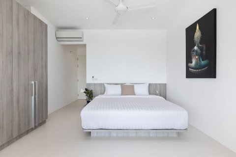 Villa in Chai Buri, Thailand 3 bedrooms № 160246 - photo 13