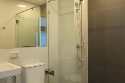 Кондоминиум с 3 спальнями в Минбури, Бангкок, Таиланд № 142571 - фото 11