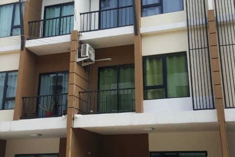 Townhouse à Samut Prakan, Thaïlande 4 chambres № 152115