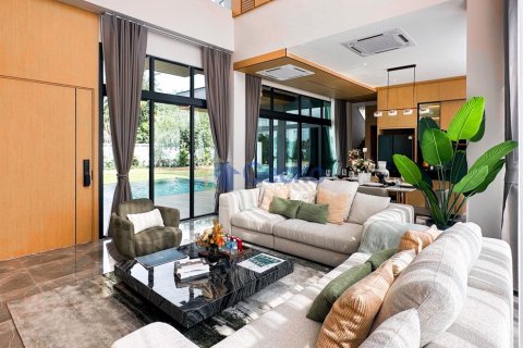 House in Pattaya, Thailand 5 bedrooms № 196435 - photo 9