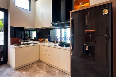 House in Pattaya, Thailand 5 bedrooms № 196435 - photo 15
