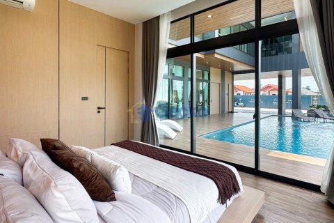 House in Pattaya, Thailand 5 bedrooms № 196435 - photo 18