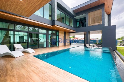 House in Pattaya, Thailand 5 bedrooms № 196435 - photo 5