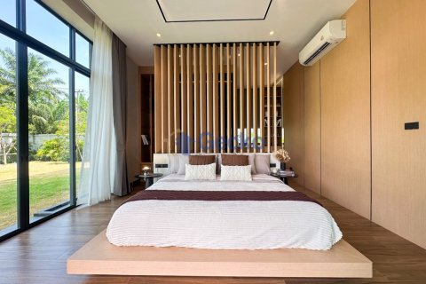 House in Pattaya, Thailand 5 bedrooms № 196435 - photo 19