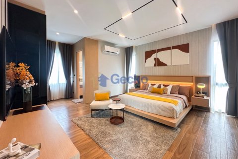 House in Pattaya, Thailand 5 bedrooms № 196435 - photo 20