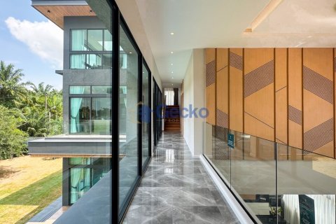 House in Pattaya, Thailand 5 bedrooms № 196435 - photo 23