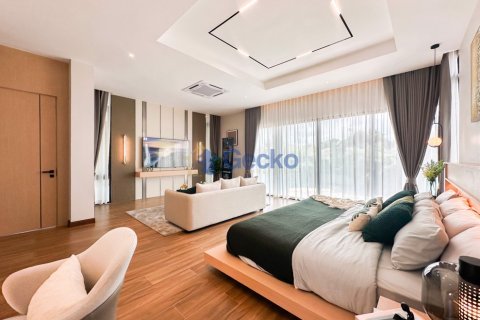 House in Pattaya, Thailand 5 bedrooms № 196435 - photo 17