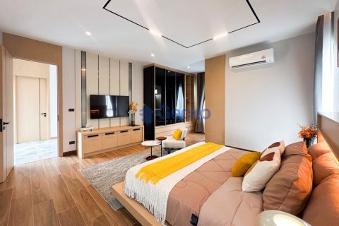 House in Pattaya, Thailand 5 bedrooms № 196435 - photo 21