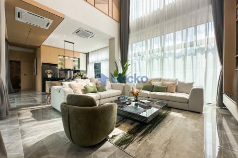 House in Pattaya, Thailand 5 bedrooms № 196435 - photo 8