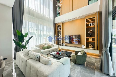 House in Pattaya, Thailand 5 bedrooms № 196435 - photo 10