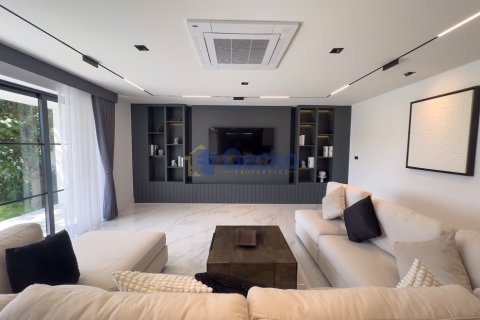 House in Pattaya, Thailand 5 bedrooms № 196433 - photo 19
