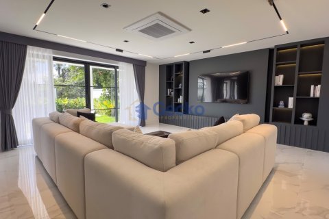 House in Pattaya, Thailand 5 bedrooms № 196433 - photo 16