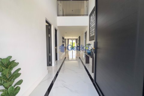 House in Pattaya, Thailand 5 bedrooms № 196433 - photo 11