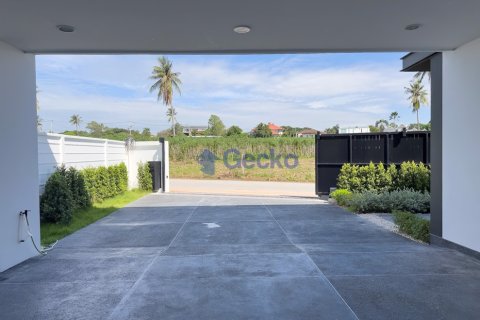 House in Pattaya, Thailand 5 bedrooms № 196433 - photo 3